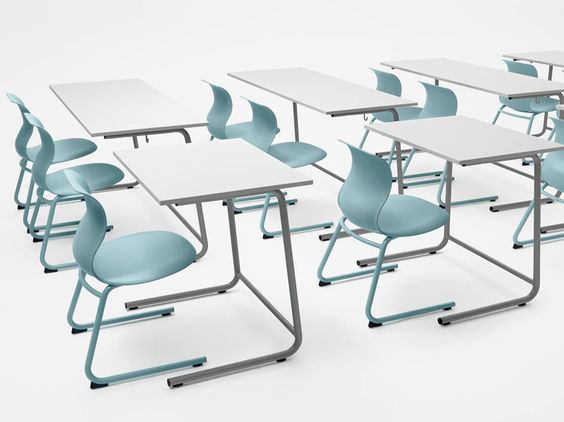 Những mẫu bàn ghế học tập cũng giúp em có thể an tâm để chú ý đến những môn học yêu thích.