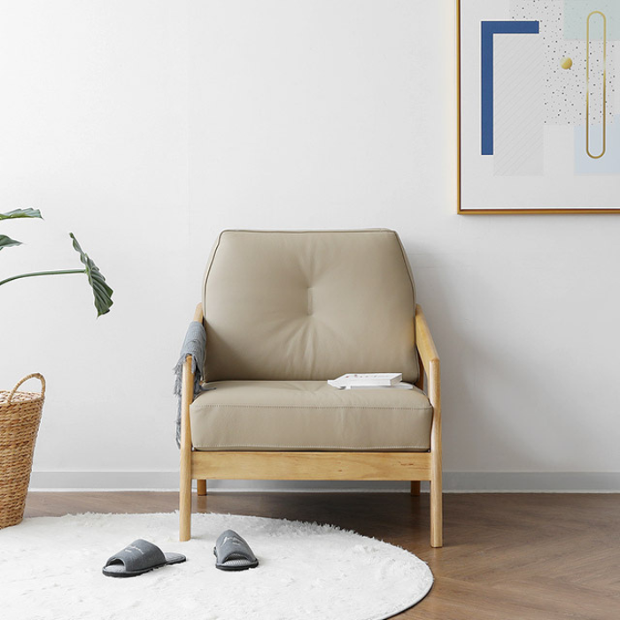 Mẫu sofa đơn Đà Nẵng với tone màu nhạt phù hợp với không gian tối giản