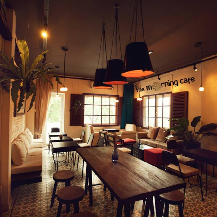 Bàn ghế quán cafe Đà Nẵng phong cách hoài cổ thu hút nhiều khách hàng 