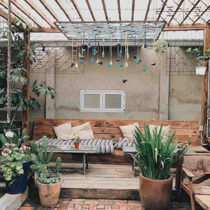 Bàn ghế quán cafe Đà Nẵng phong cách sân vườn